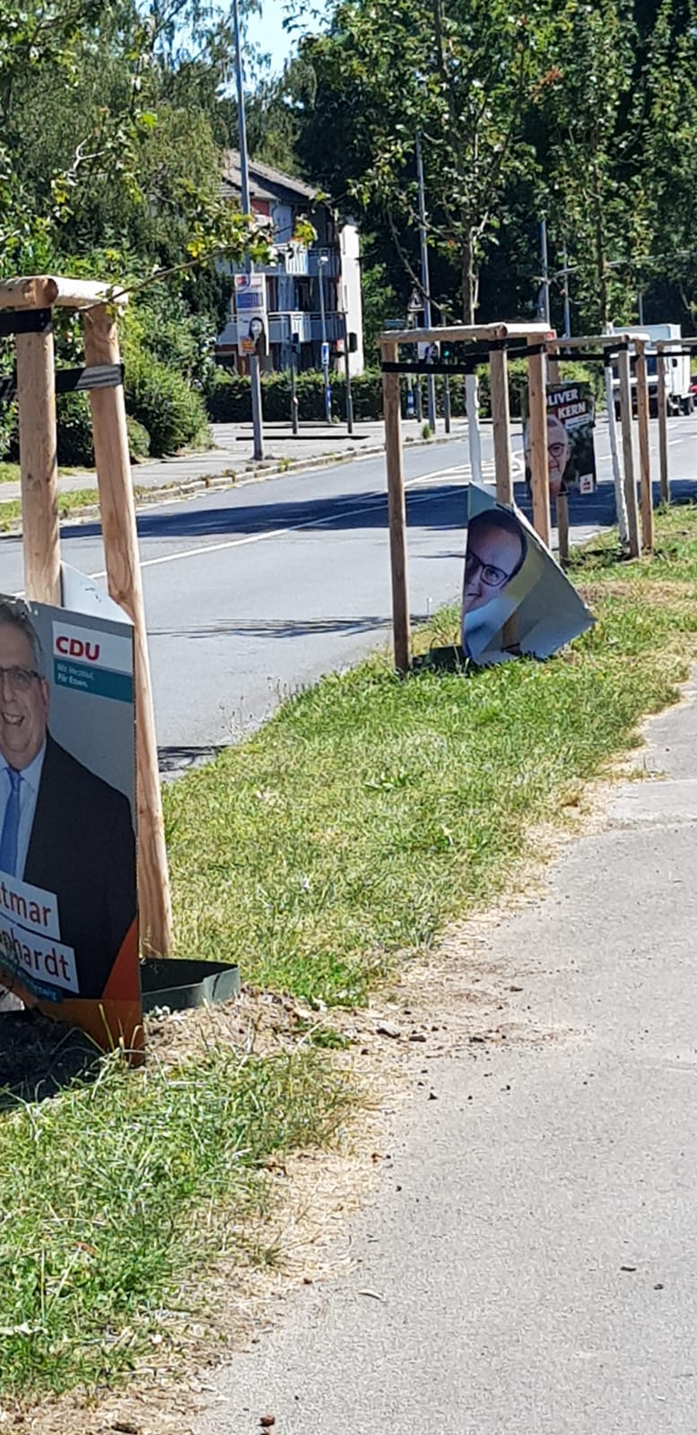 zerstörte Wahlplakate
